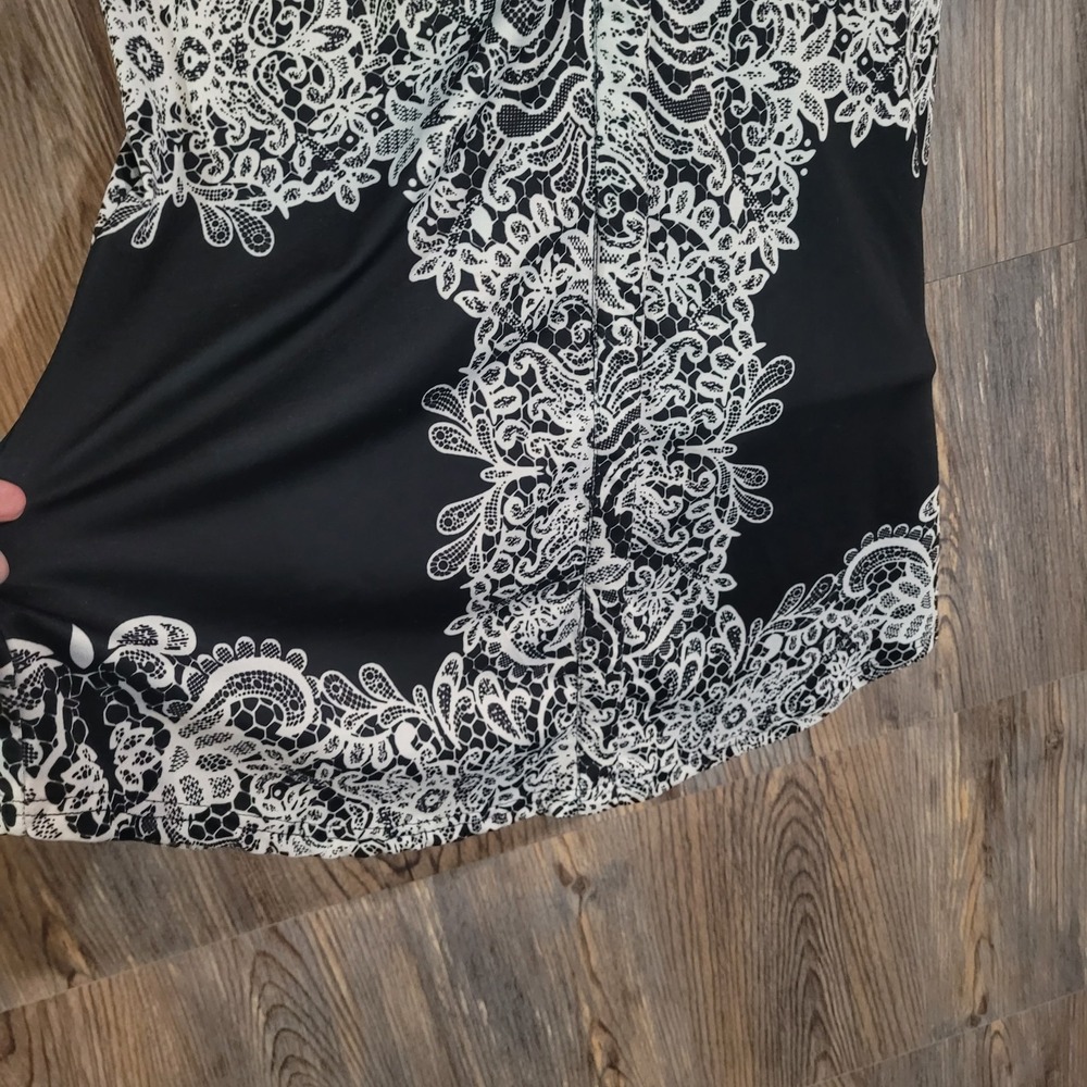 Tango Mango Split Neck Blouse Size L Faux Zippers B&W Lace Print Sleeveless - Picture 6 of 10